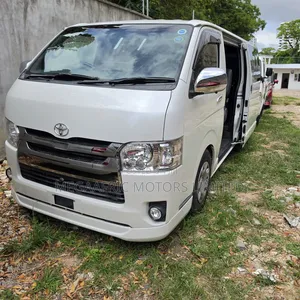 Toyota HiAce 2019 Silver