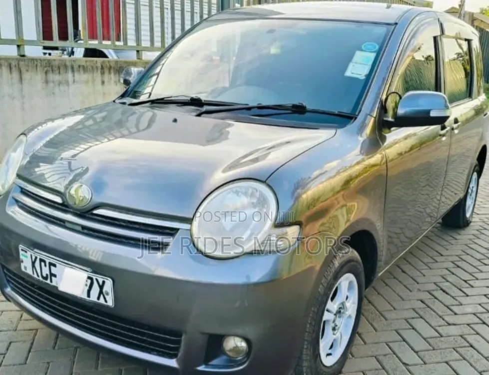 Toyota Sienta 2007 Gray