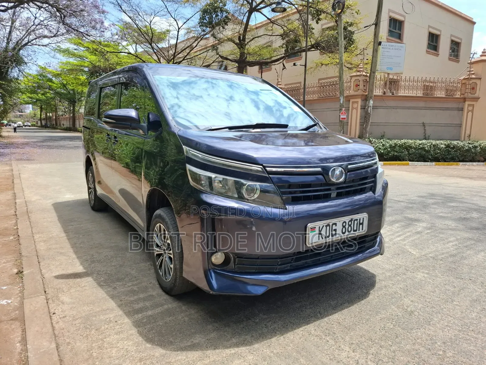 Toyota Voxy X 2WD 8-Seater 2015 Blue