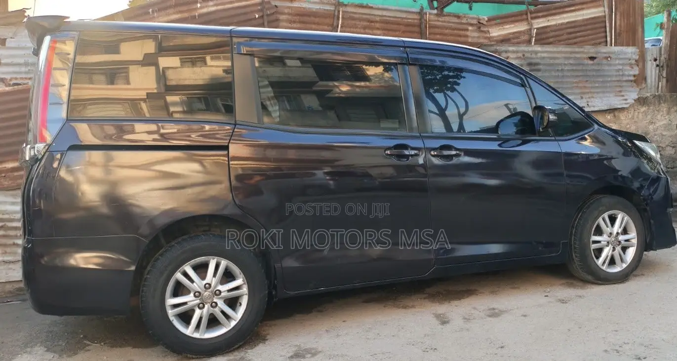 Toyota Noah 2018 Black