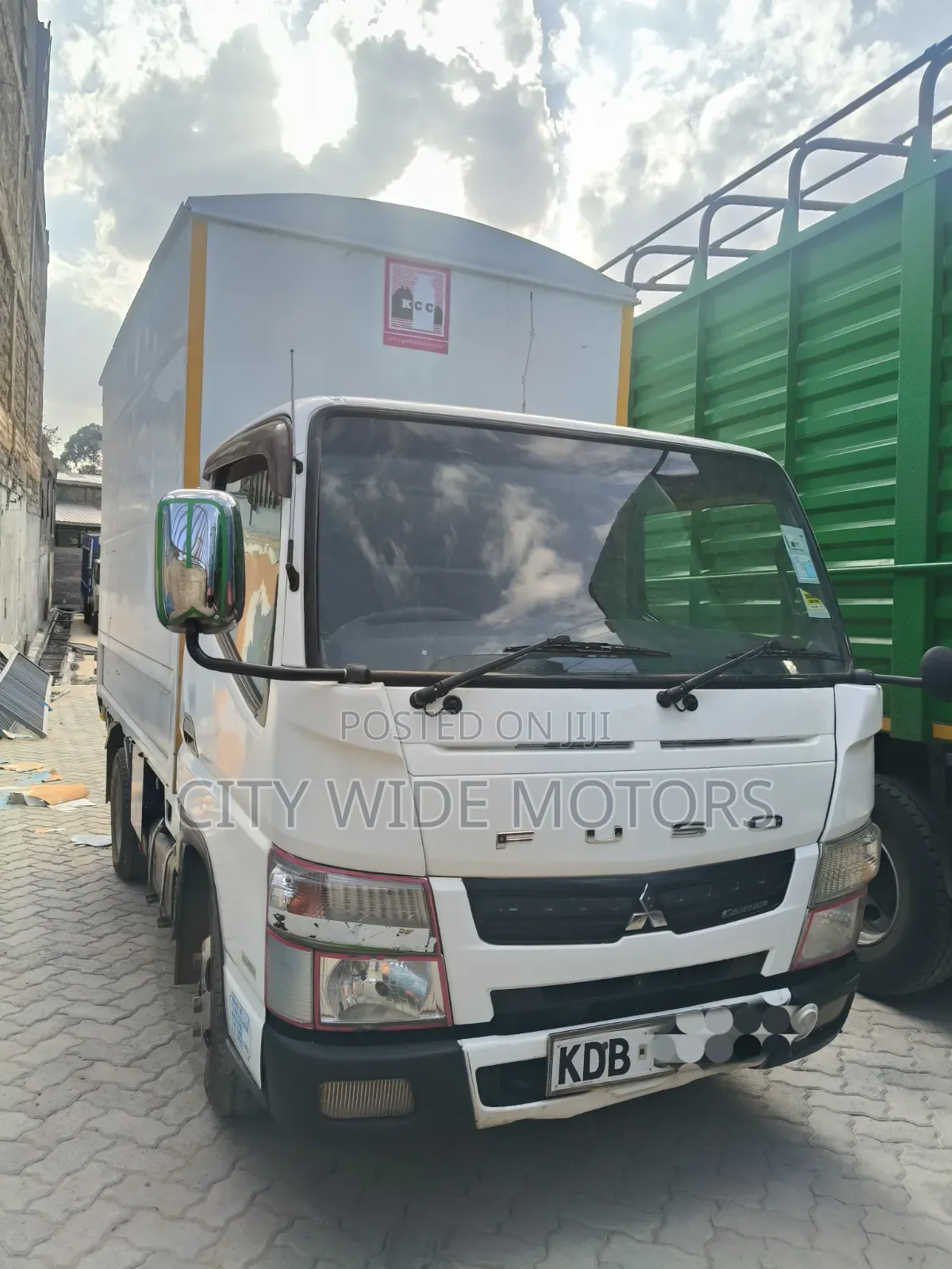 Mitsubishi Fuso Canter 2013 White
