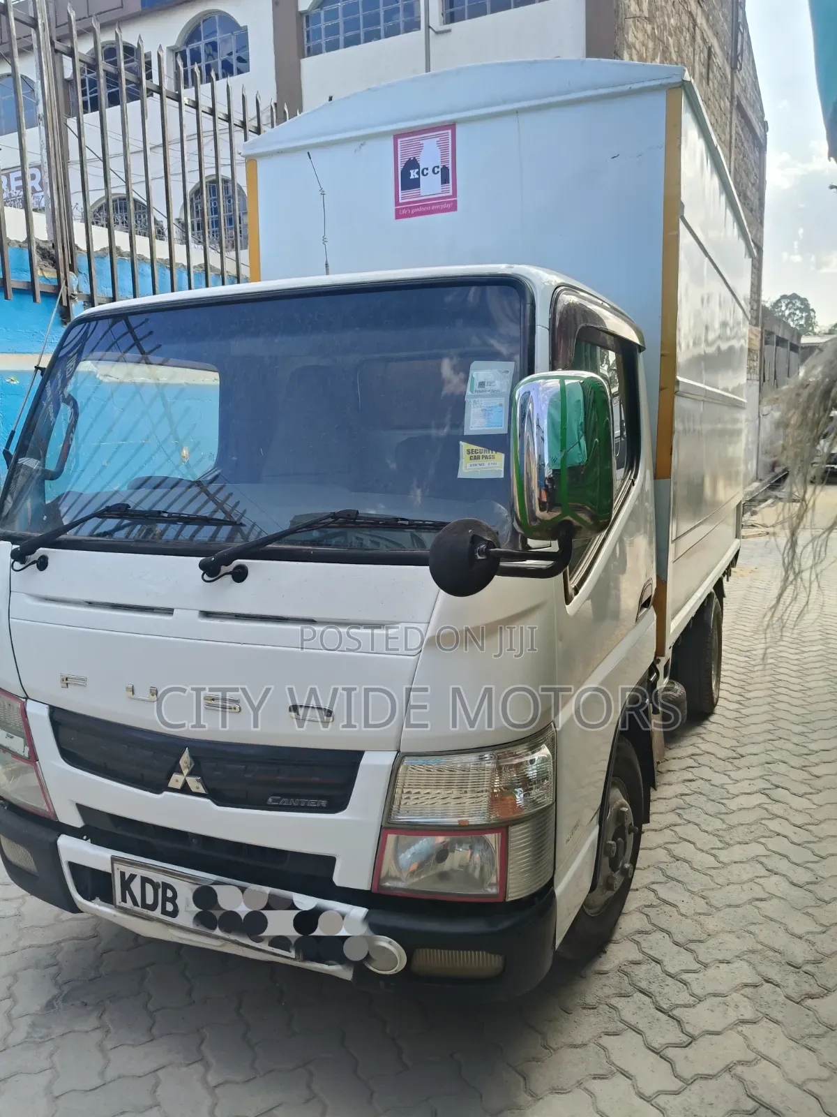 Mitsubishi Fuso Canter 2013 White