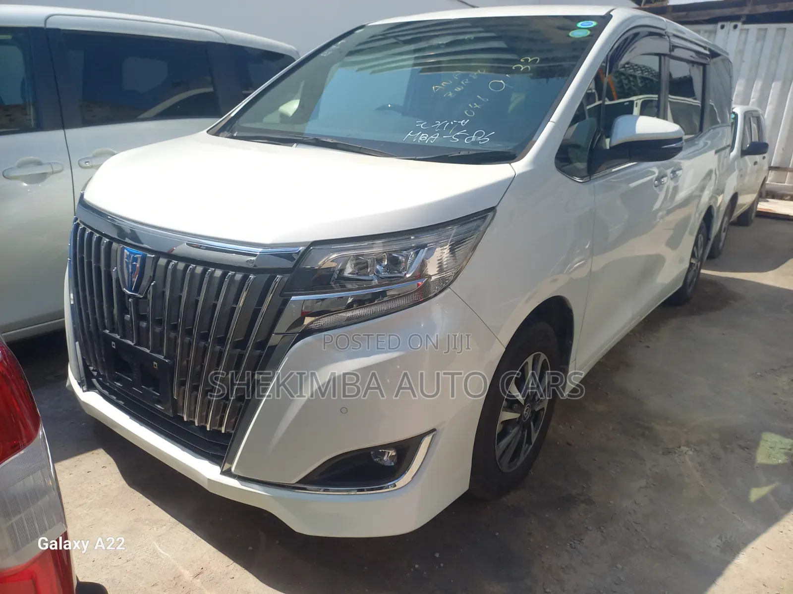 Toyota Esquire 1.8 FWD Hybrid (7 seater) 2020 White