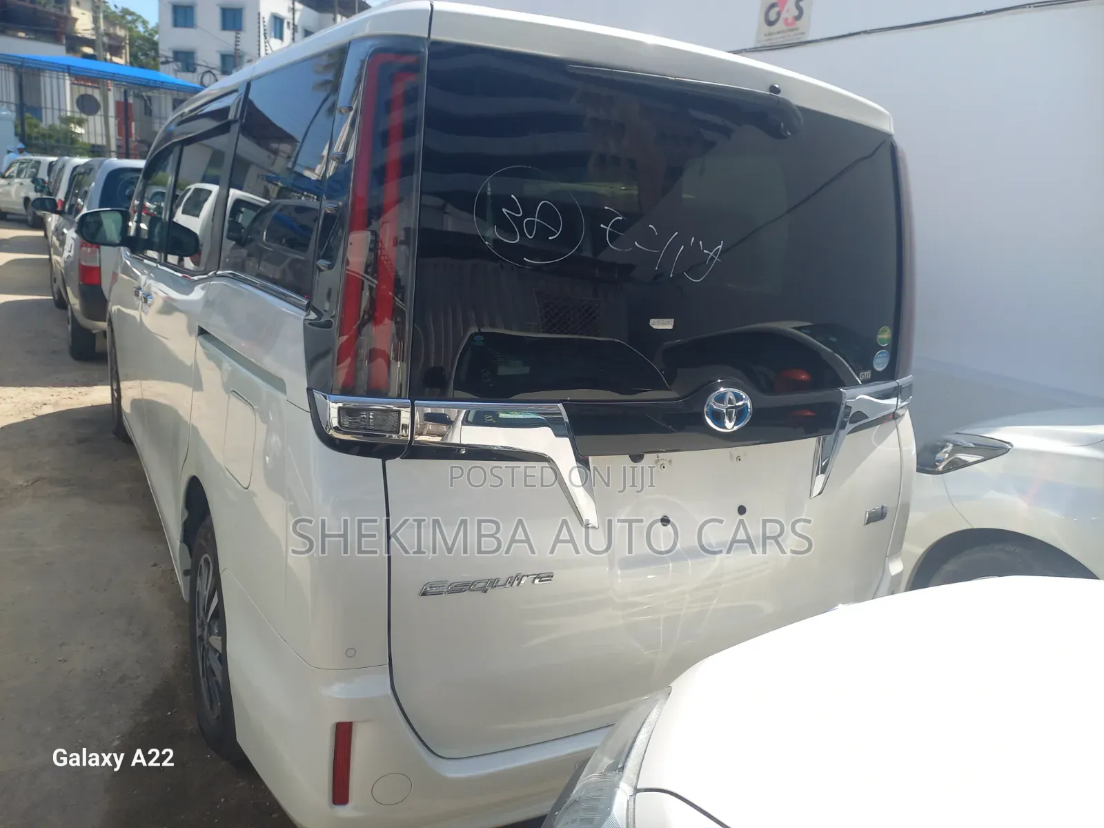 Toyota Esquire 1.8 FWD Hybrid (7 seater) 2020 White