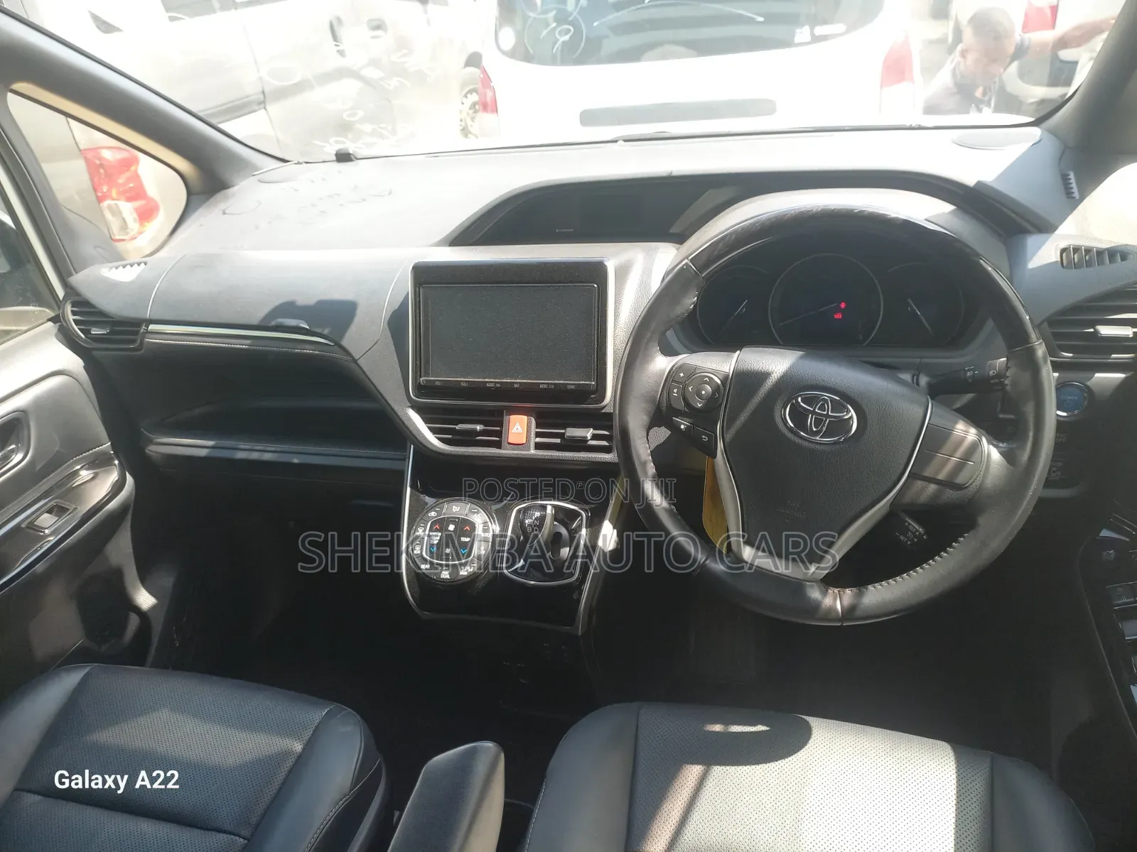 Toyota Esquire 1.8 FWD Hybrid (7 seater) 2020 White