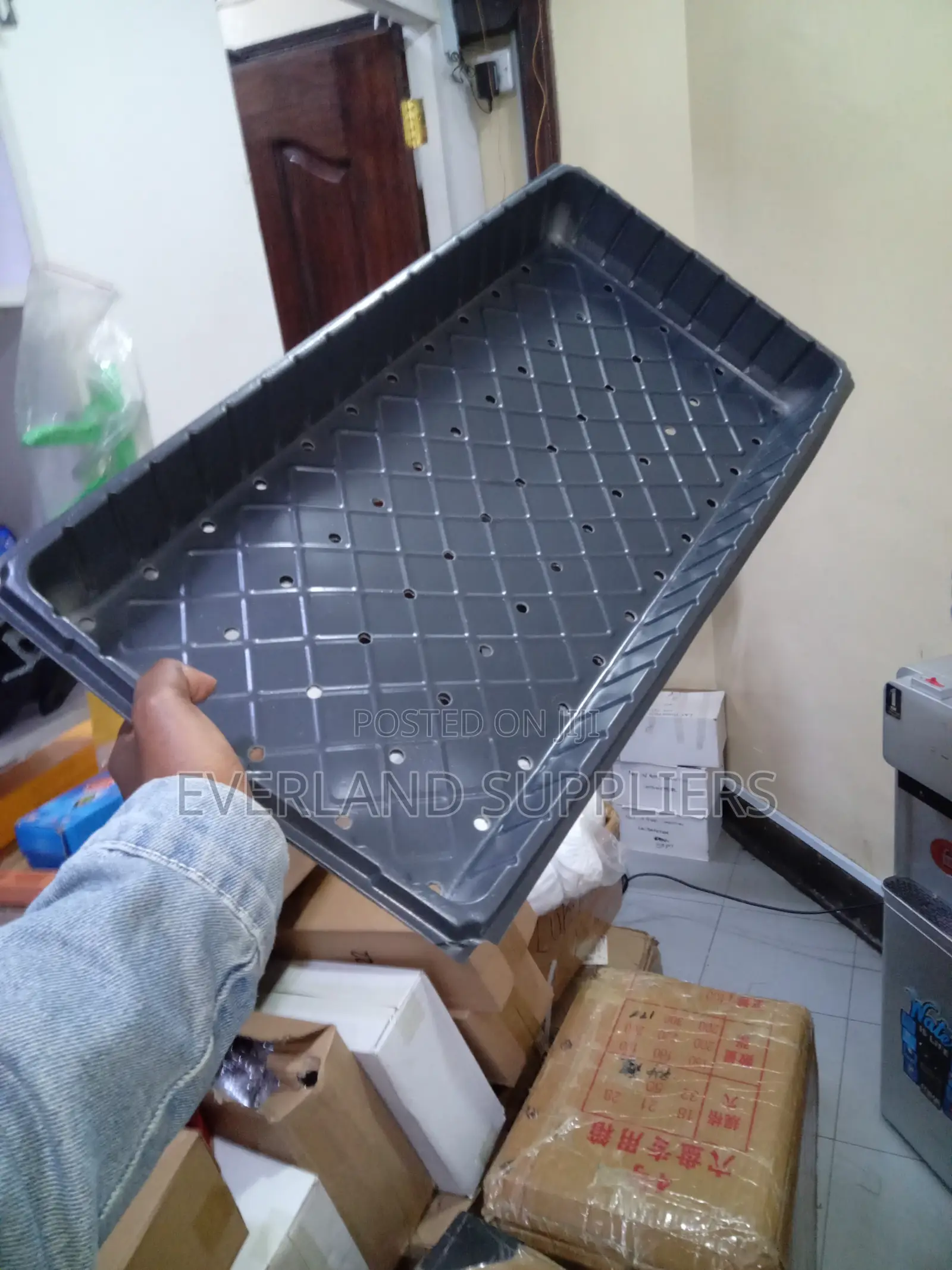 Hydroponic Trays for Root Aeration - With Holes