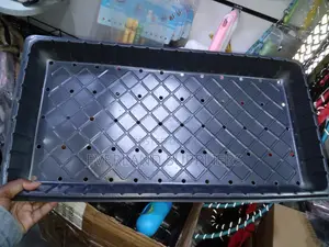 Lightweight Hydroponic Trays With Holes