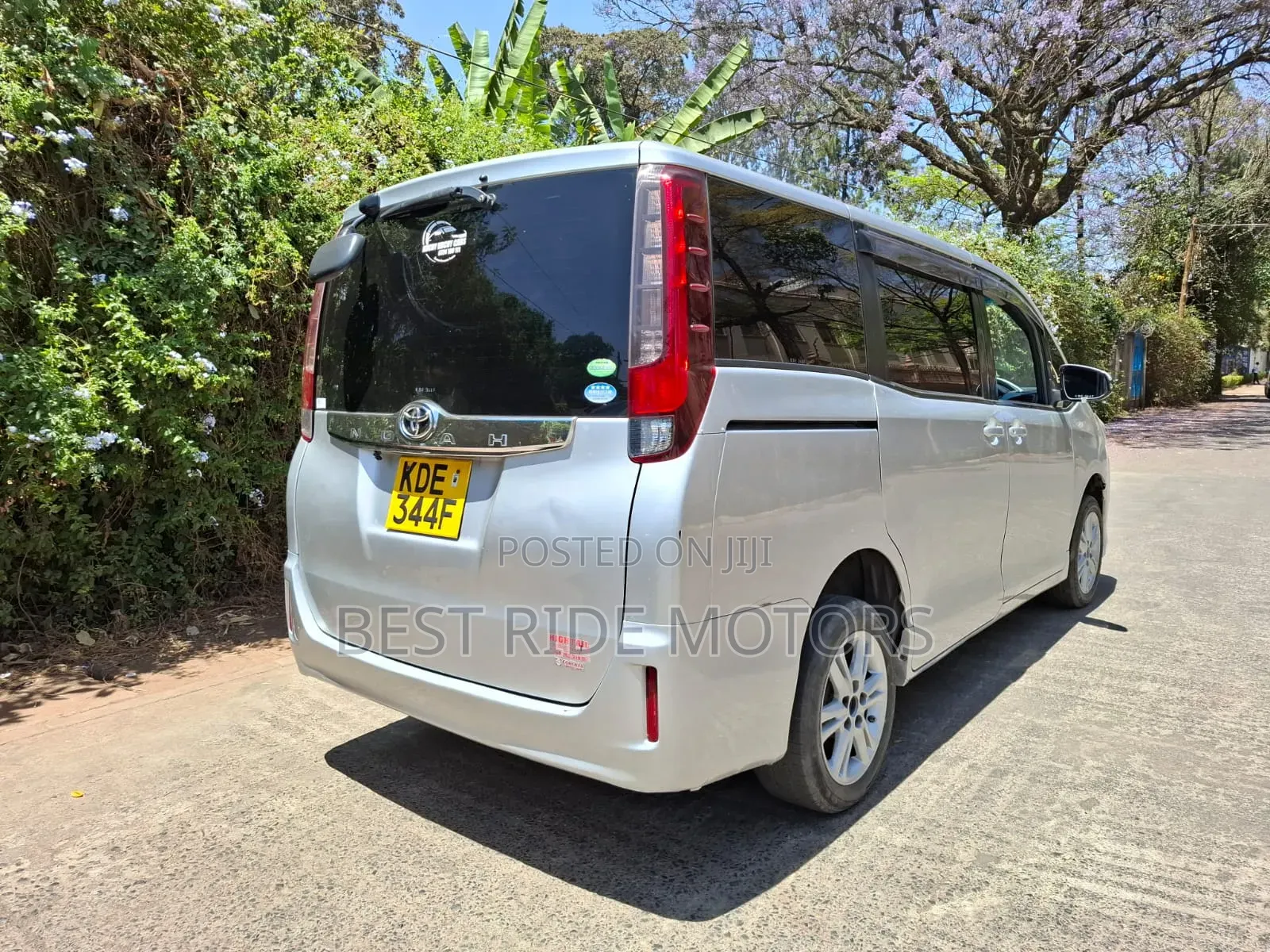 Toyota Noah 2.0 FWD (7 Seater) 2014 Silver