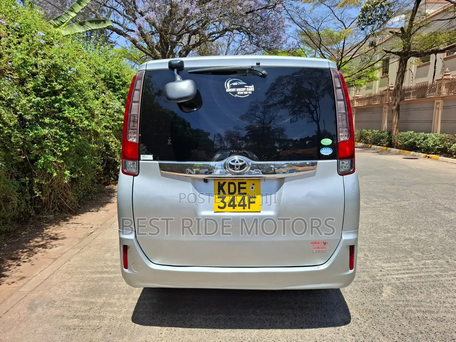 Toyota Noah 2.0 FWD (7 Seater) 2014 Silver