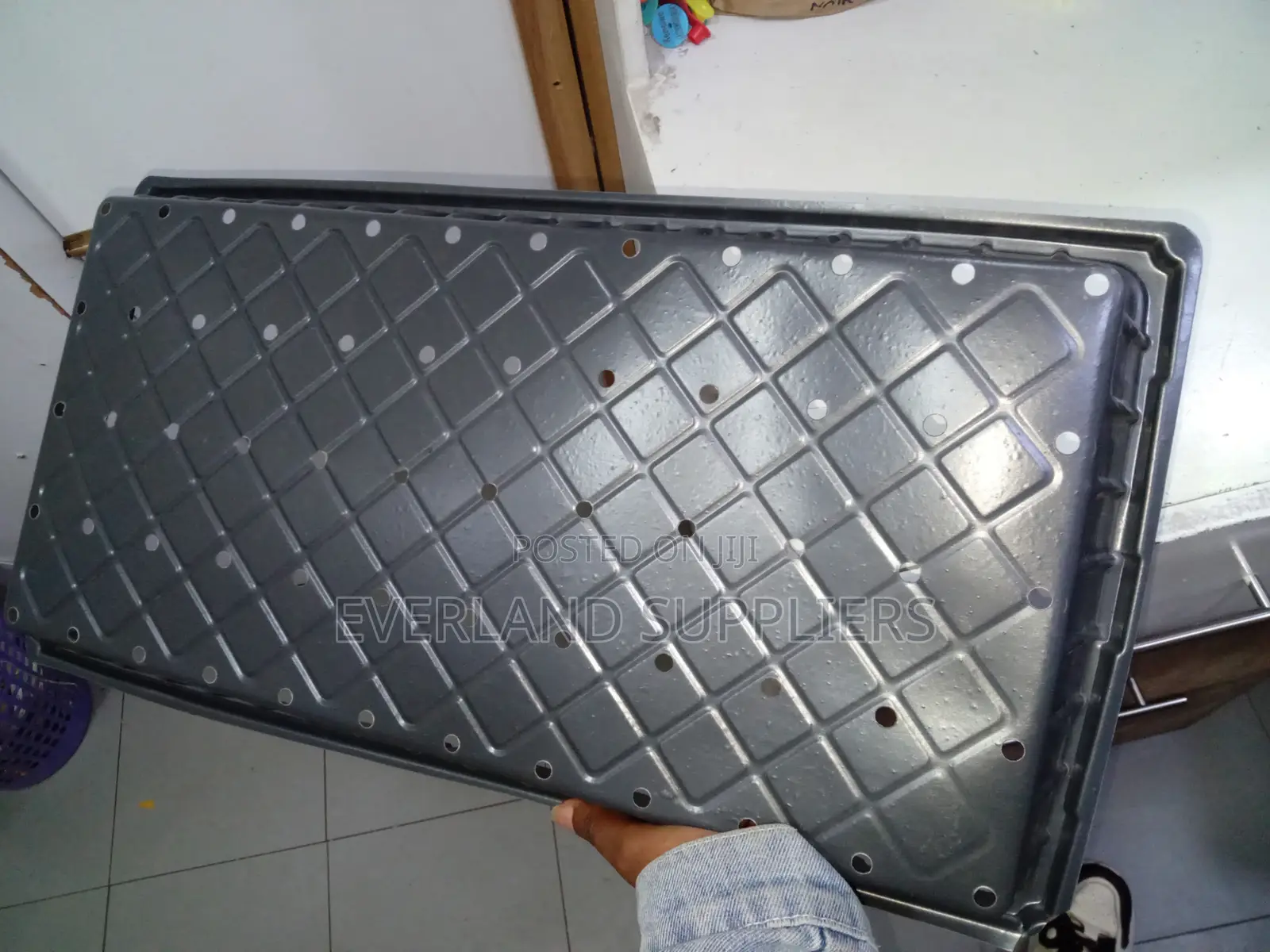 Fine-Perforation Hydroponic Trays