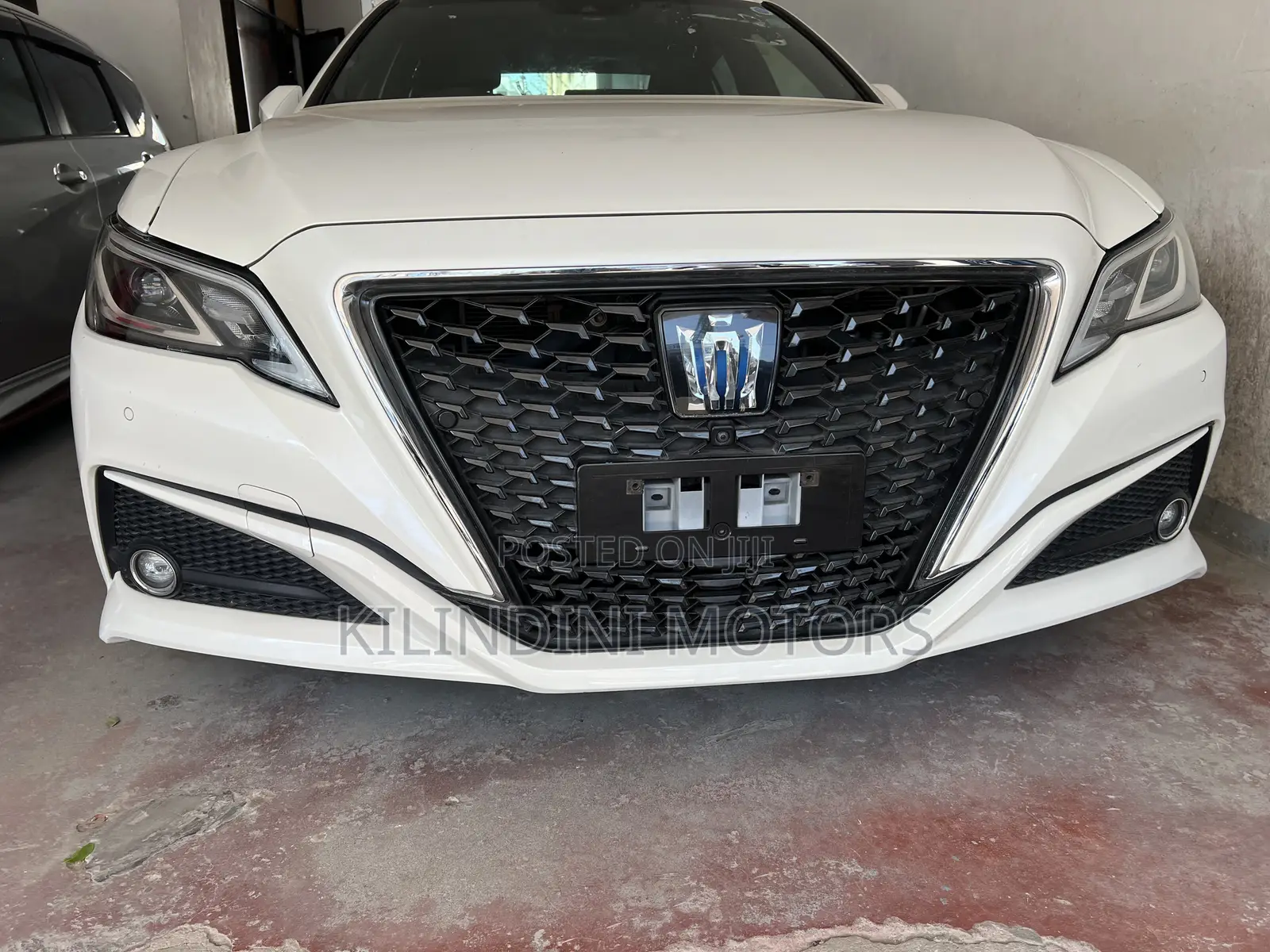 Toyota Crown 2019 White