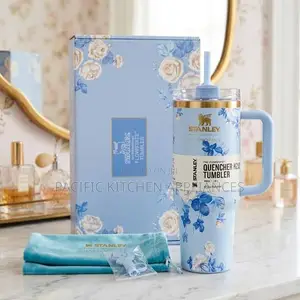 The Quencher H2.0 Flowstate Stanley Tumbler - Floral Blue
