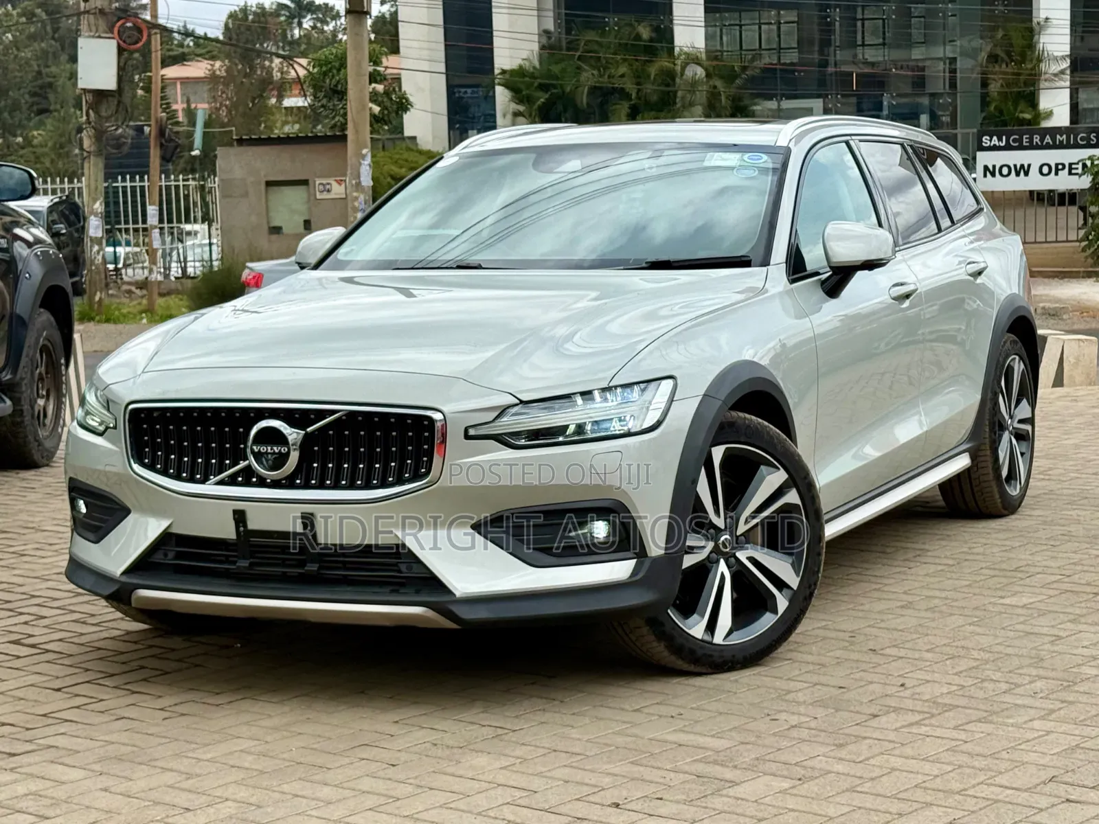 Volvo V60 Cross Country 2020 Beige