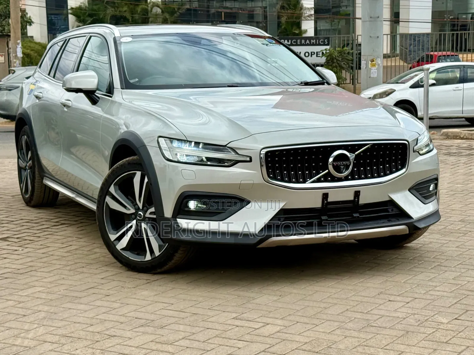 Volvo V60 Cross Country 2020 Beige
