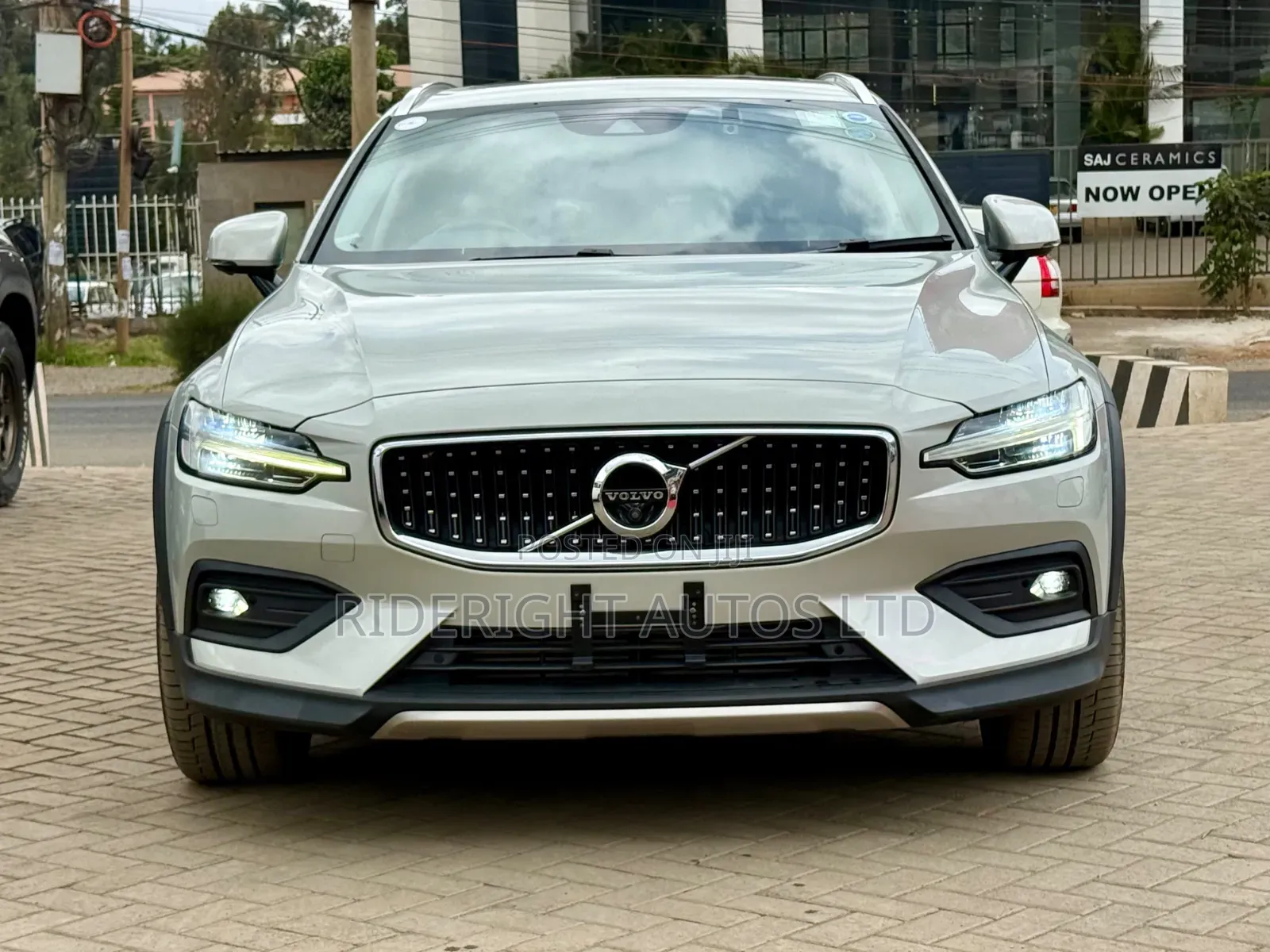 Volvo V60 Cross Country 2020 Beige