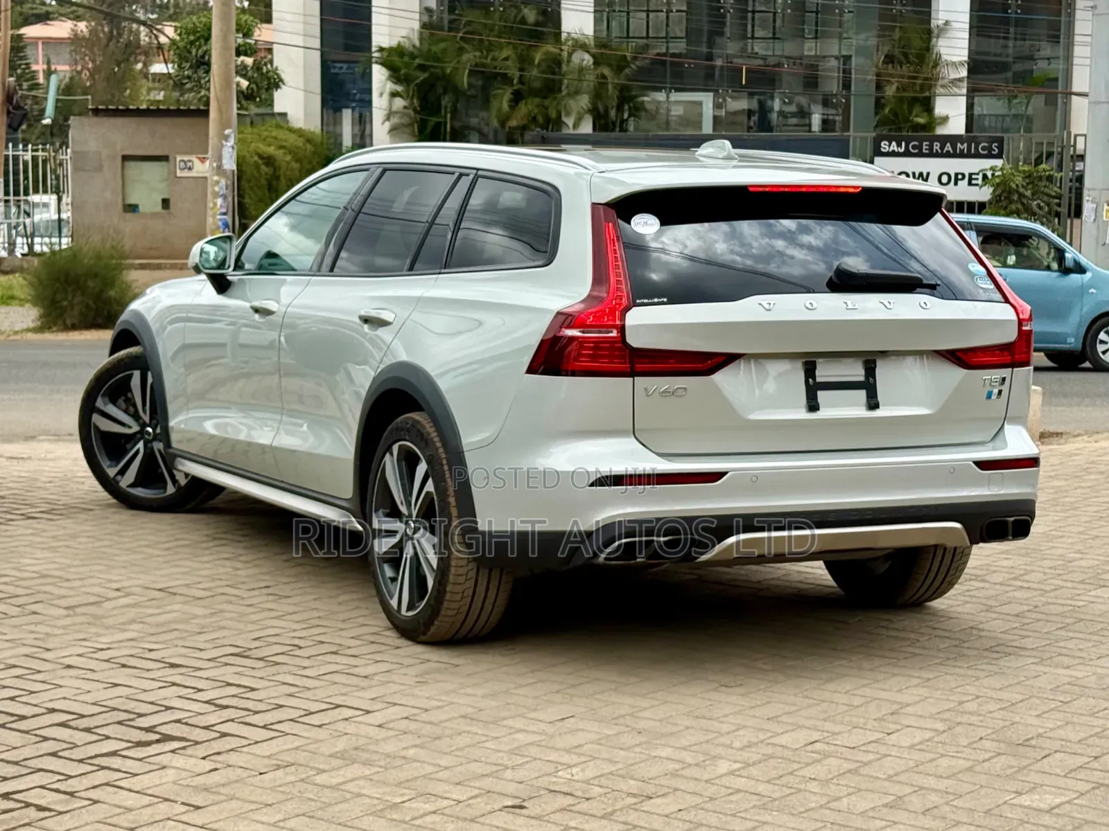 Volvo V60 Cross Country 2020 Beige