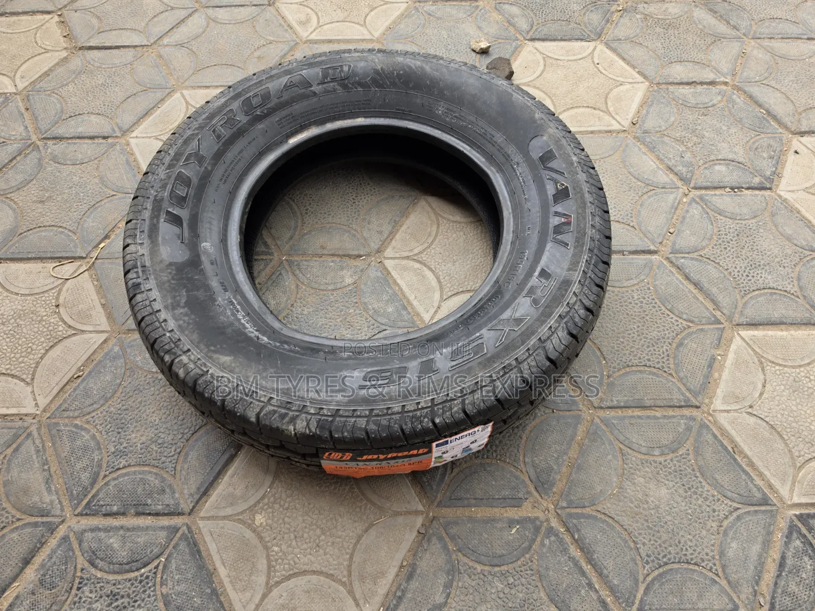195 R15 Joyroad Tires(van 516)