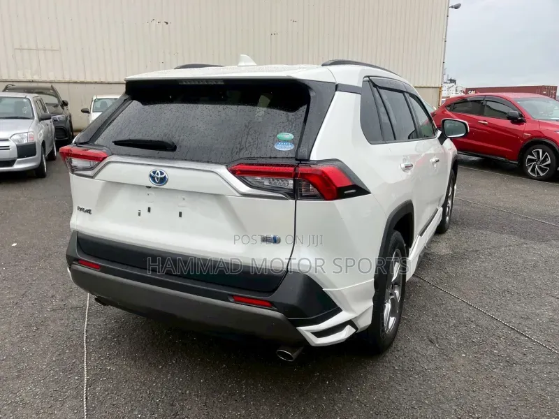 Toyota RAV4 Adventure 2019 White