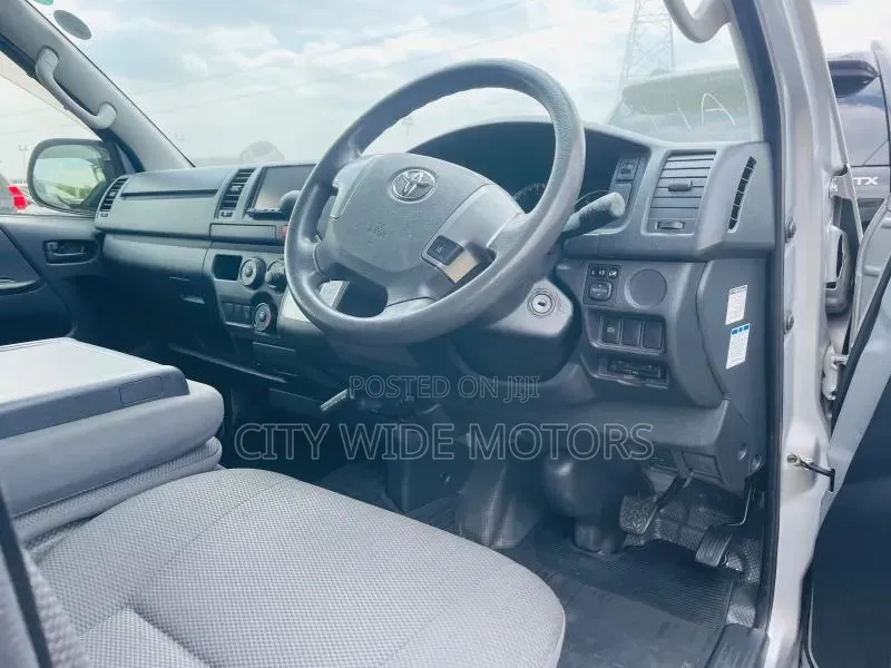 Toyota HiAce 2019 Silver