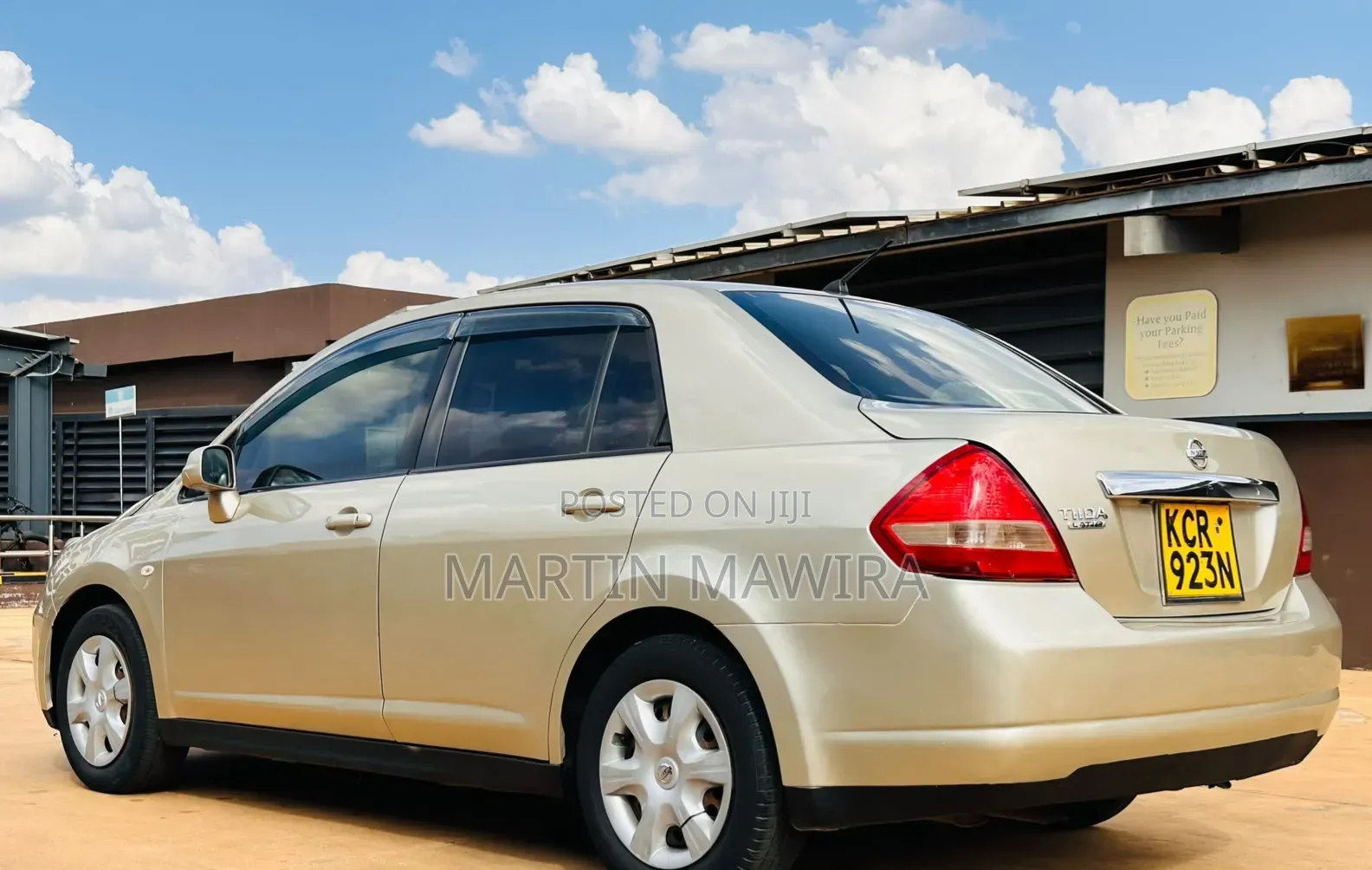 Nissan Tiida 2011 Gold