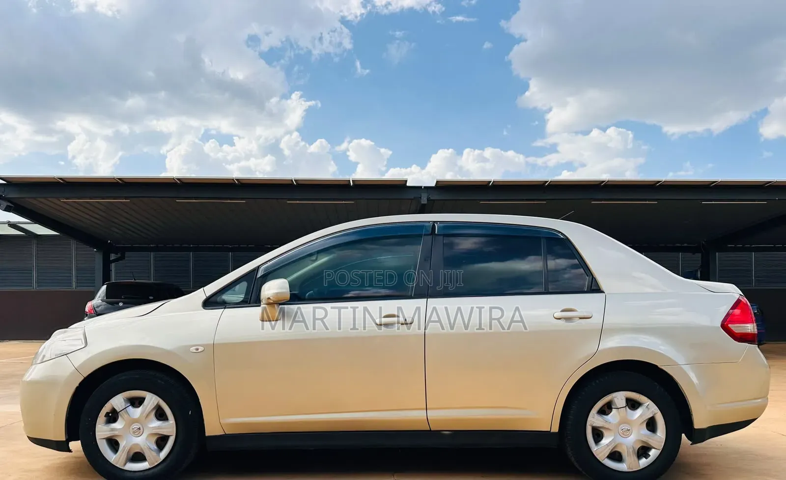 Nissan Tiida 2011 Gold