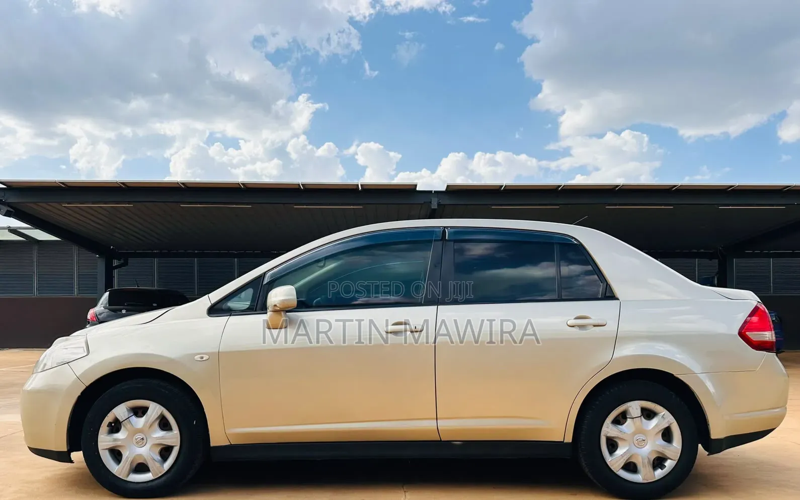 Nissan Tiida 2011 Gold