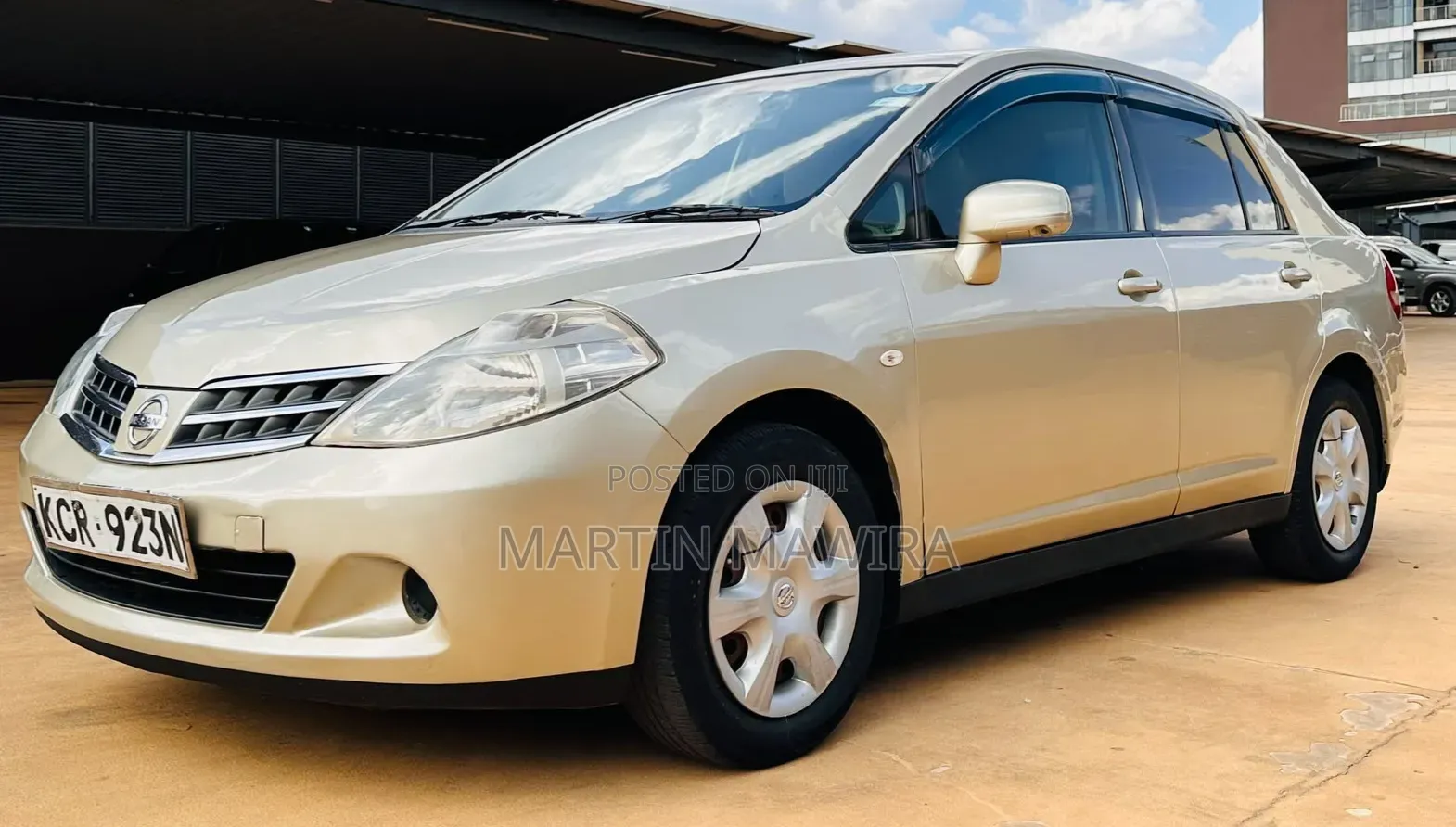 Nissan Tiida 2011 Gold