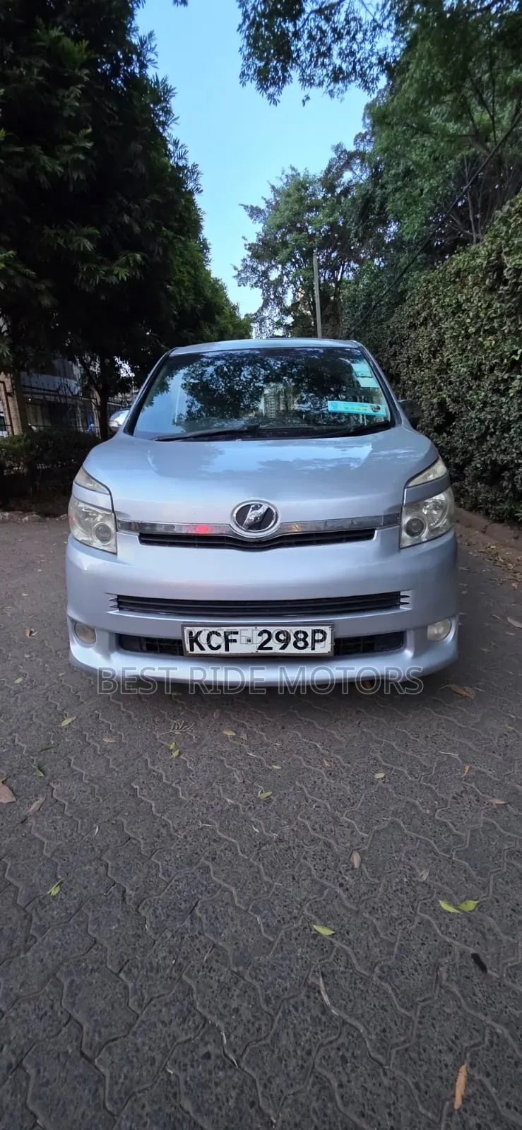 Toyota Voxy X 2WD 8-Seater 2009 Silver