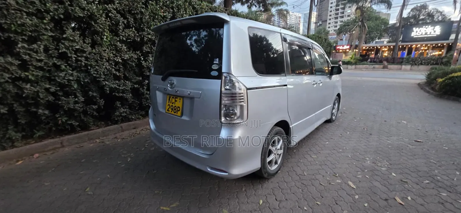 Toyota Voxy X 2WD 8-Seater 2009 Silver