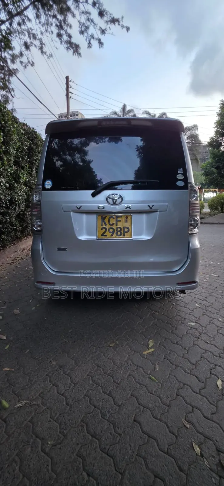Toyota Voxy X 2WD 8-Seater 2009 Silver