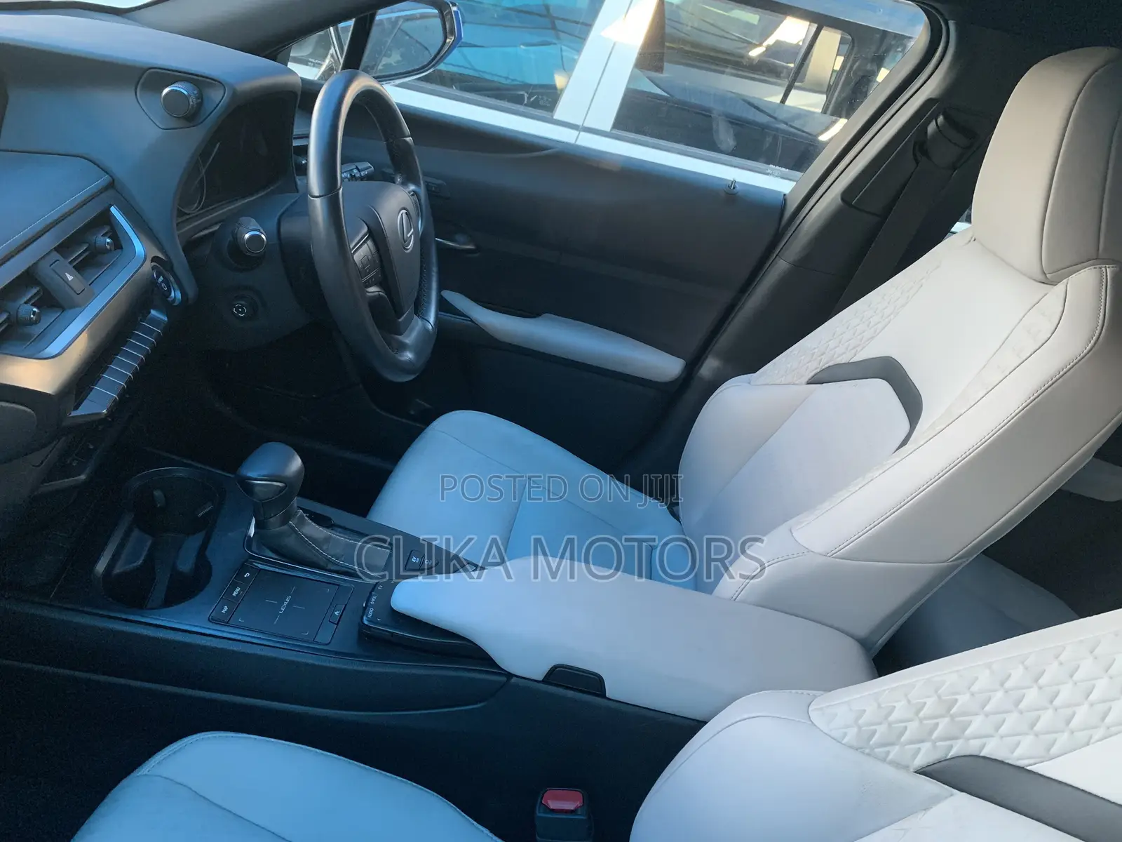 Lexus UX 250h 2019 Blue