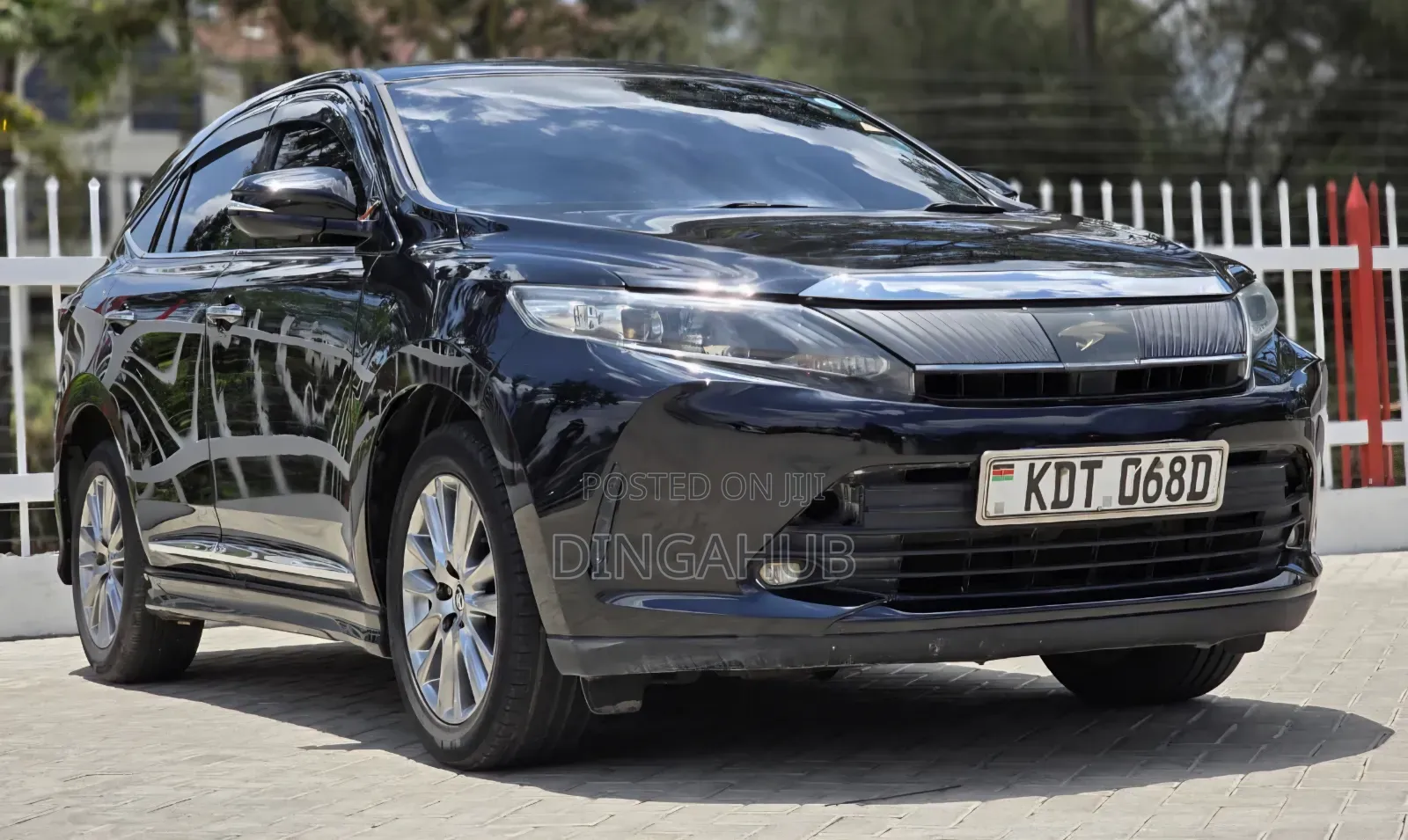 Toyota Harrier 2.0 2017 Matt Black