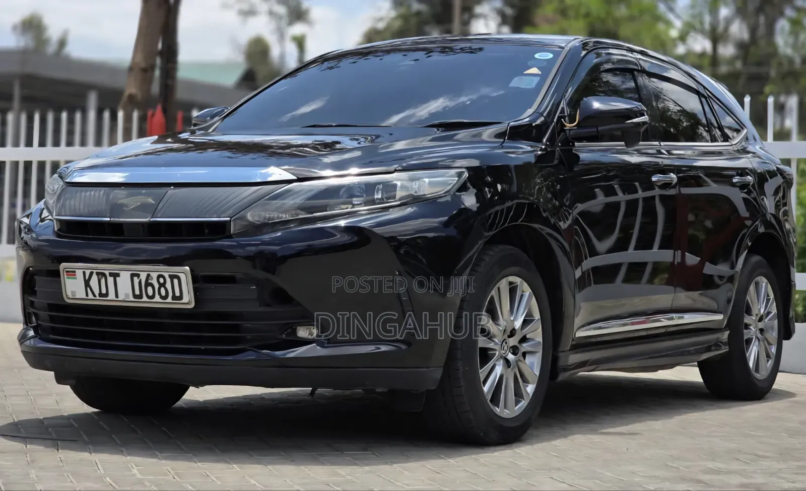 Toyota Harrier 2.0 2017 Matt Black