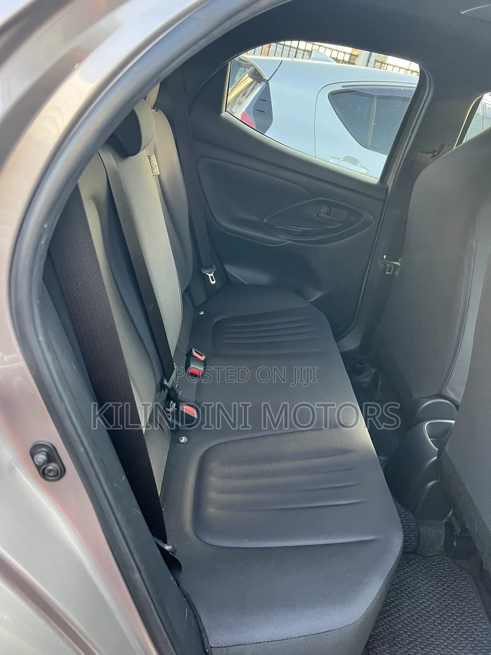 Toyota Yaris 2019 Gray