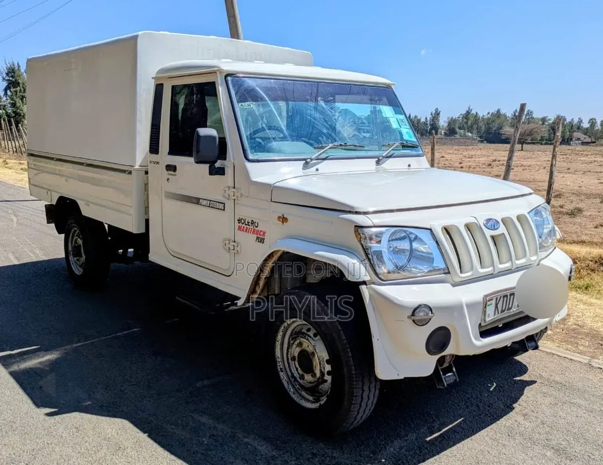Mahindra XUV500 2021 White