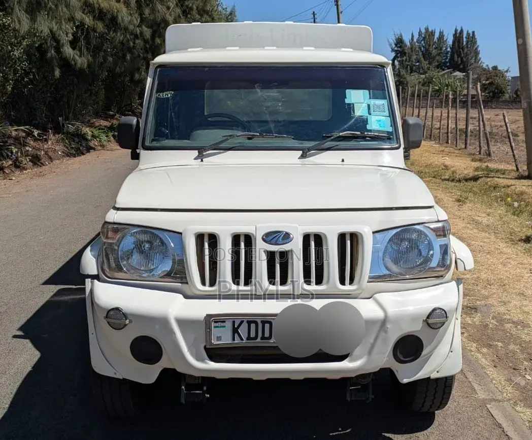 Mahindra XUV500 2021 White
