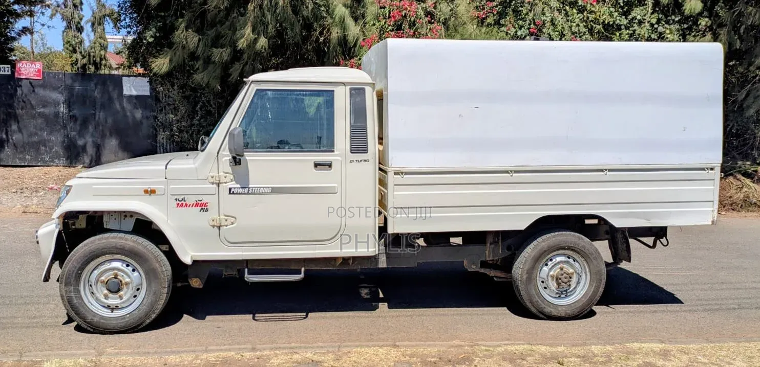Mahindra XUV500 2021 White