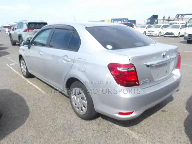 Toyota Axio 1.5 Hybrid 2WD 2019 Silver