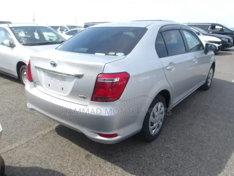 Toyota Axio 1.5 Hybrid 2WD 2019 Silver