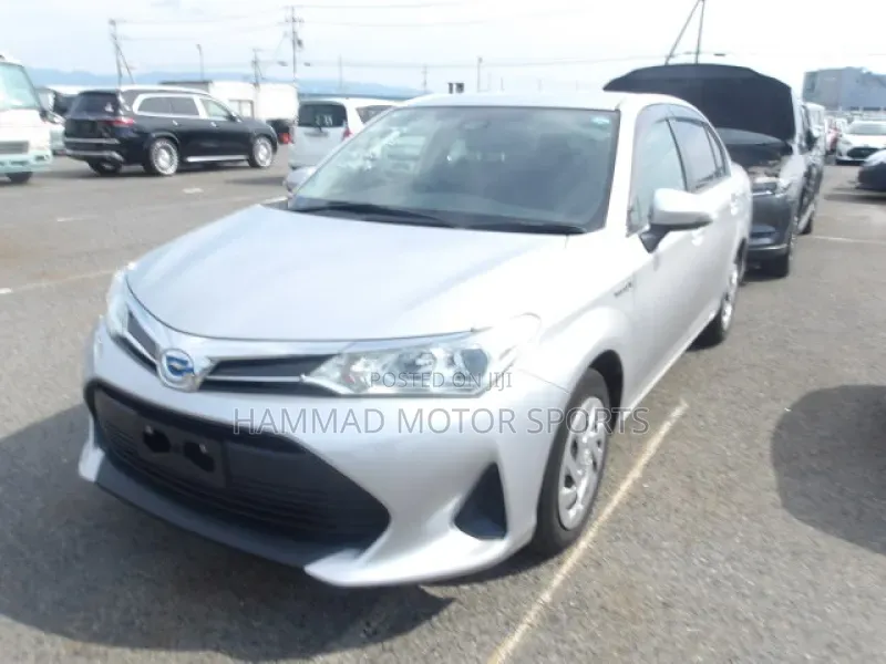 Toyota Axio 1.5 Hybrid 2WD 2019 Silver