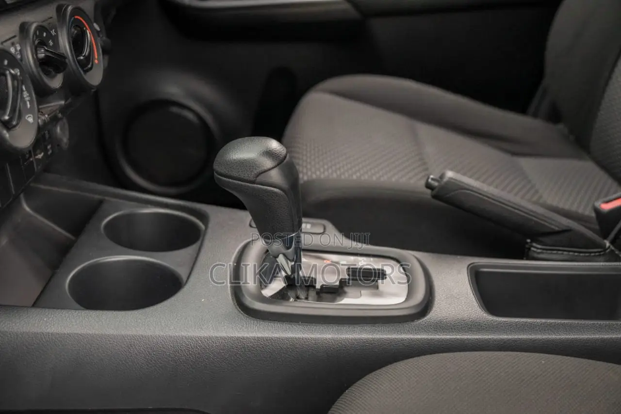 Toyota Hilux 2.5 Diesel 2020 Ivory