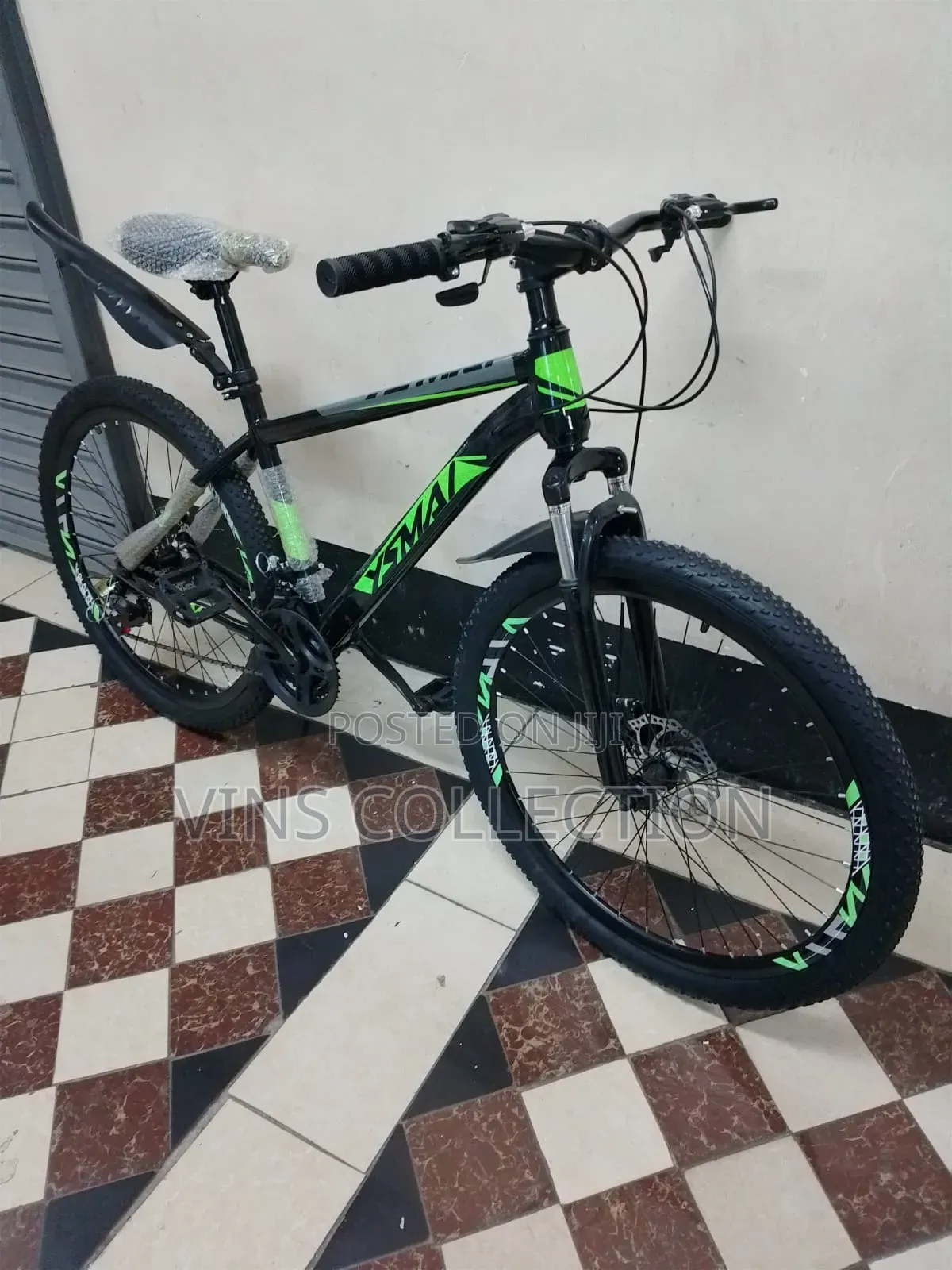 Size 26" Bike
Disc Brakes 
21 Speed Gear