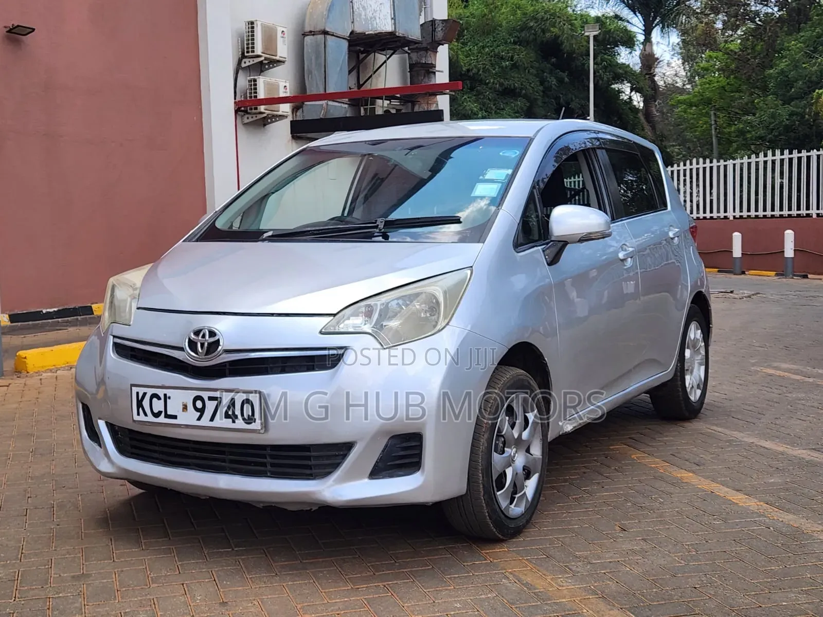 Toyota Ractis 1.5 FWD 2011 Silver
