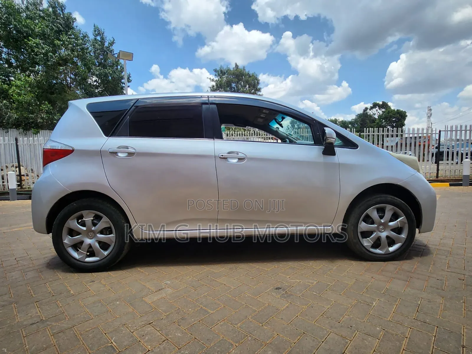 Toyota Ractis 1.5 FWD 2011 Silver