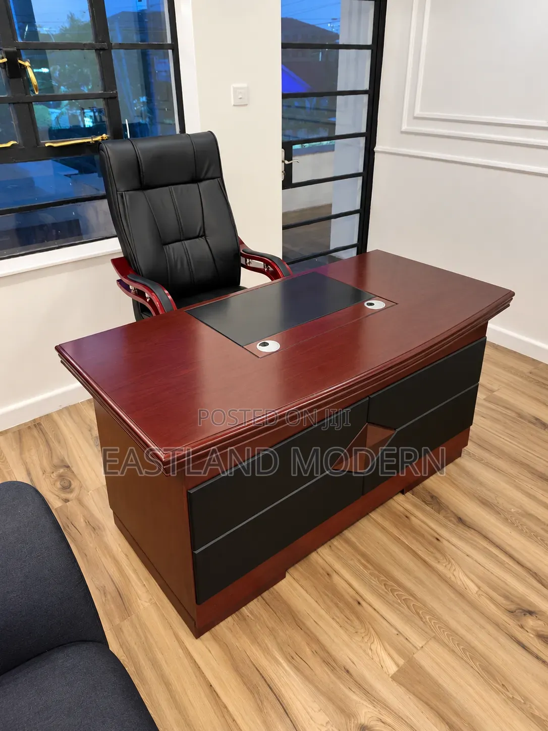 Executive Office Desk – Mahogany and Black