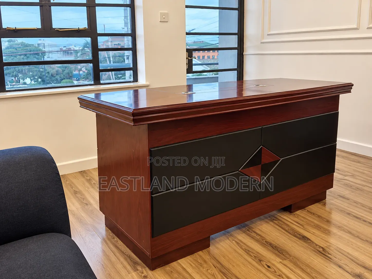 Executive Office Desk – Mahogany and Black