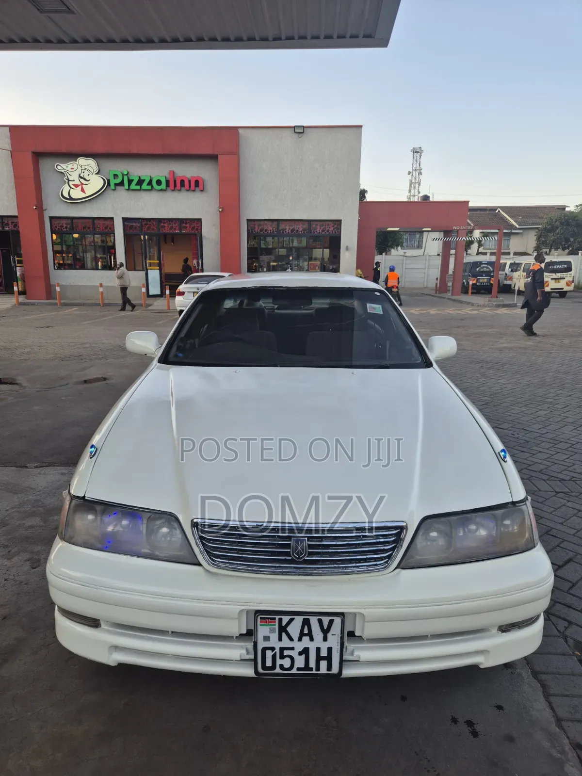 Toyota Mark II 2.0 RWD 1999 White