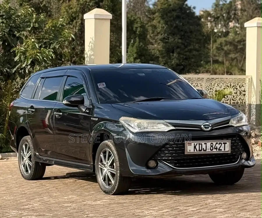 Toyota Corolla Fielder 1.5 Hybrid FWD 2016 Black