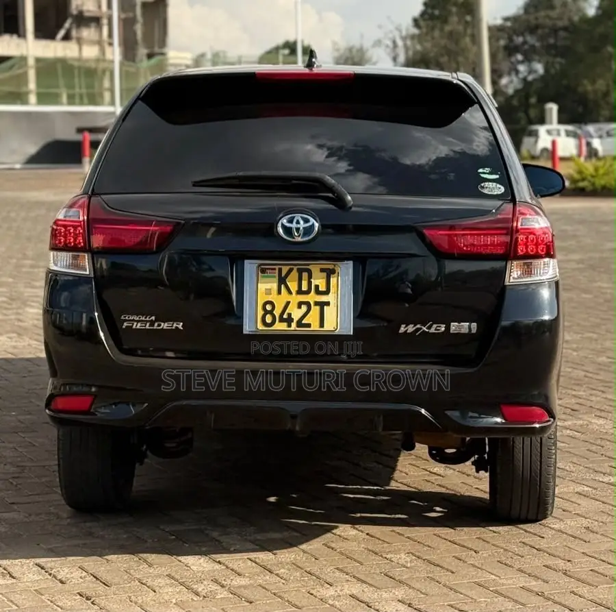 Toyota Corolla Fielder 1.5 Hybrid FWD 2016 Black