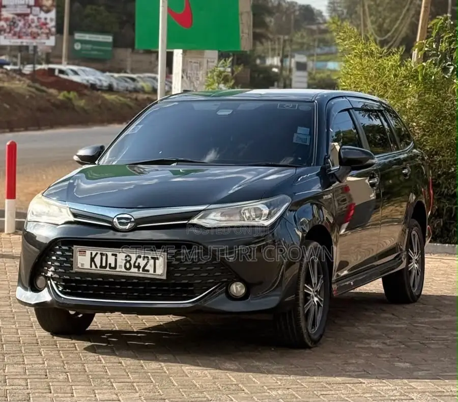 Toyota Corolla Fielder 1.5 Hybrid FWD 2016 Black
